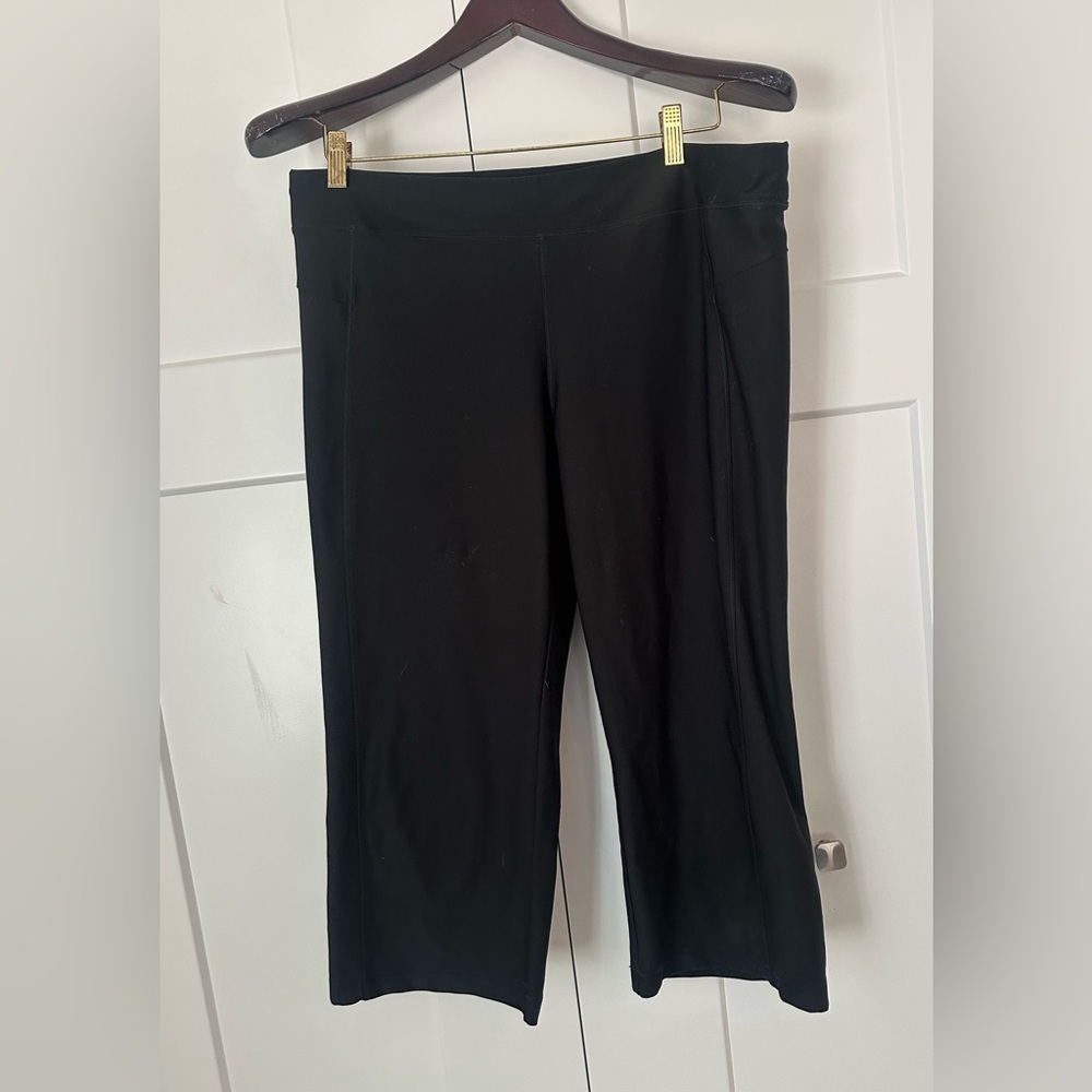 L.L. Bean Black Straight-Leg Ponte Pants Workout Yoga Capri L
